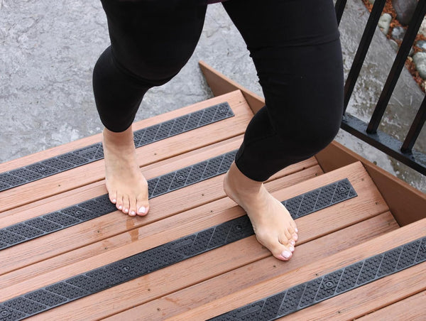 GripStrips Outdoor Anti-Slip Treads, 8-Pack – B18 Appears New