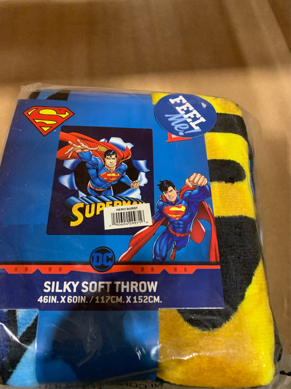 Superman Hero Burst Silk Touch Throw Blanket -F8-0101