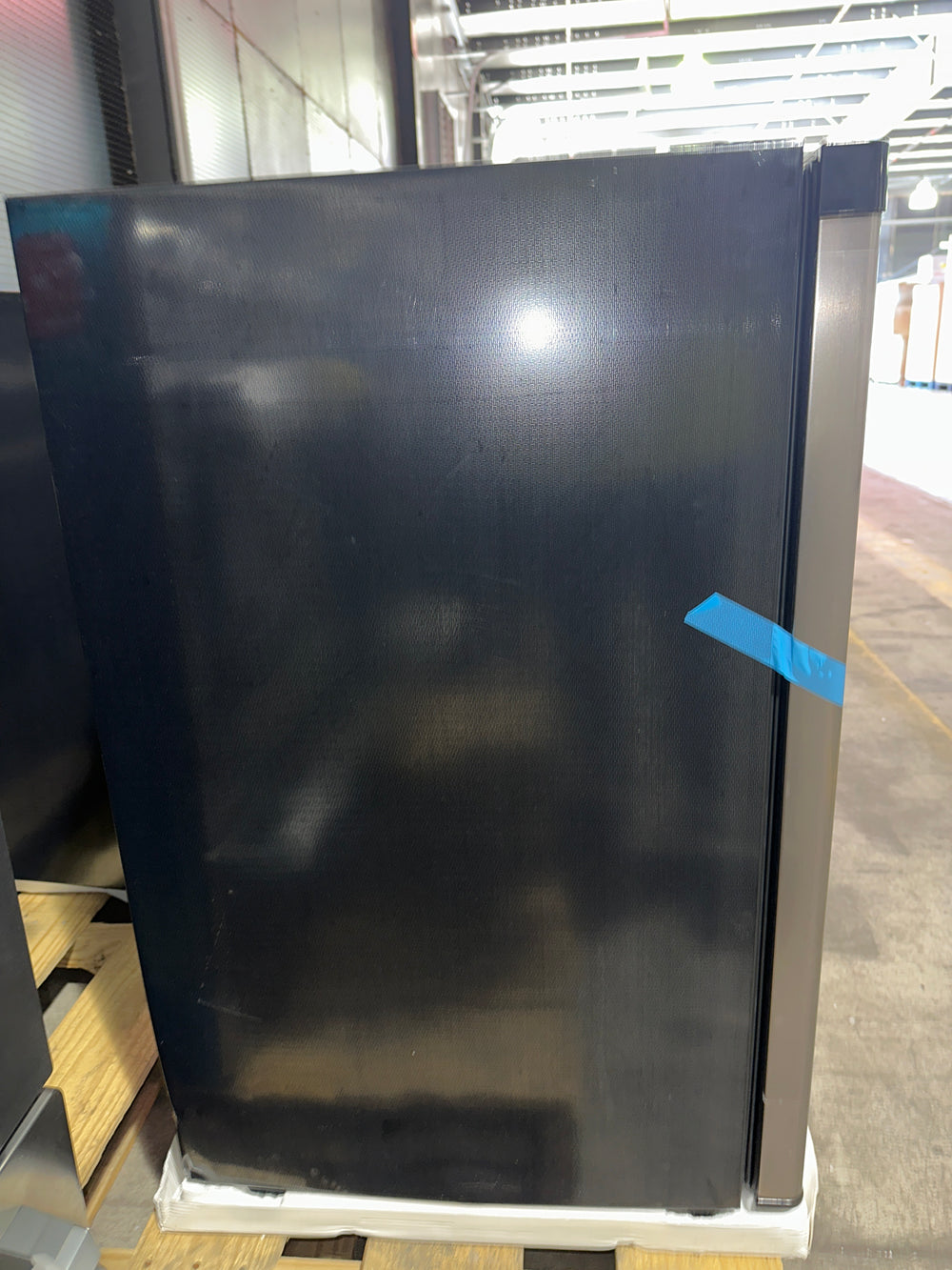 Avanti Model Rm4436ss - 4.4 Cf Counterhigh Refrige - untested (L28)
