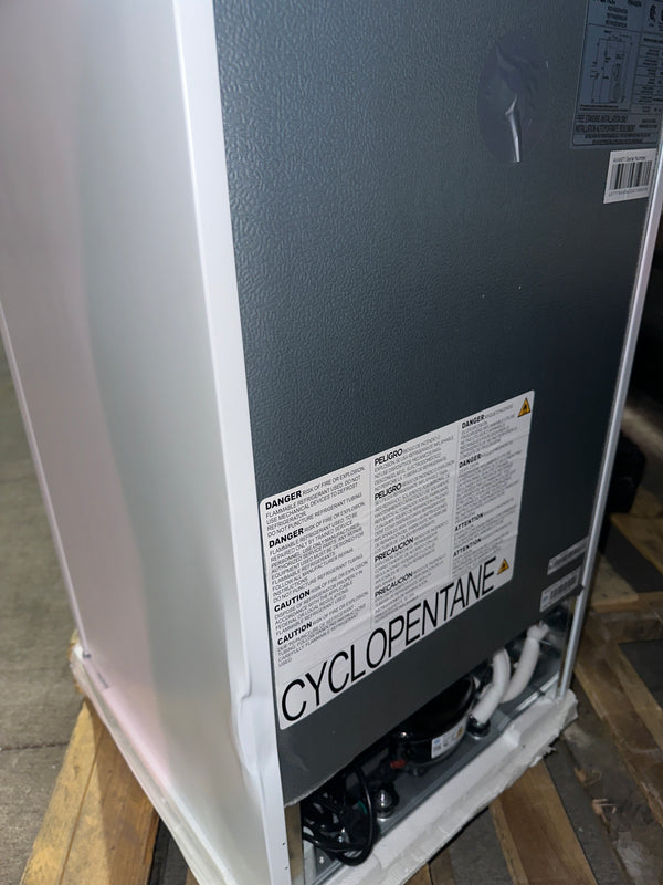Avanti 4.4 cu. ft. Compact Refrigerator, Mini-Fridge - untested (L25)