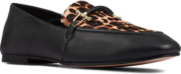 Clarks Pure 2 Loafer kids size 6 1/2 m -B10-0609